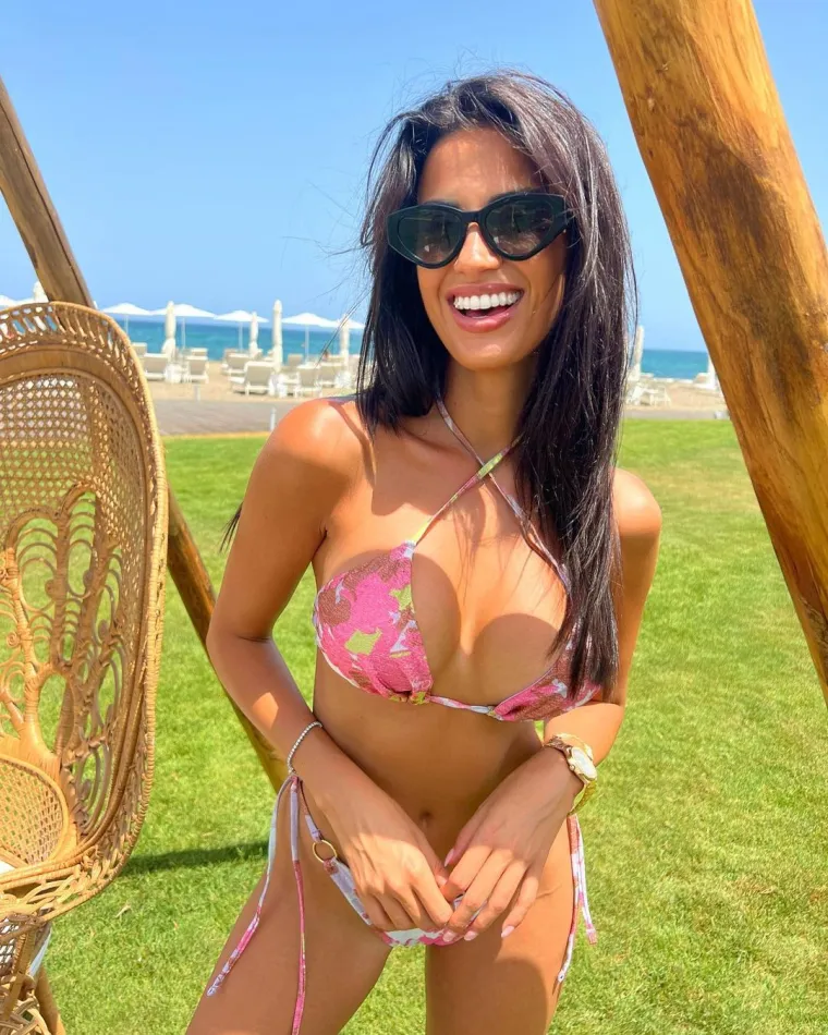 Zbog fatalne Eleonore poželjet ćete na talijansko more: Ako vam postane prevruće ona je kriva, pogledajte kako uživa