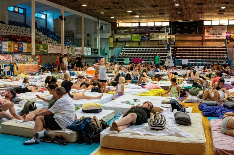 Civilna zaštita danas upozorava na izrazito visok rizik od požara na Rodosu i Kreti.

Turizam čini čak 18 posto grčkog BDP-a.