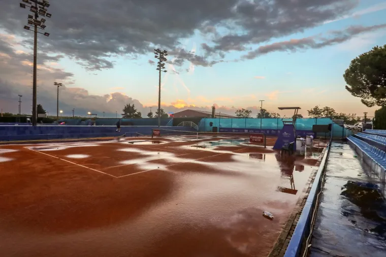 Nevrijeme s obilnom kišom i snažnim vjetrom pogodilo Umag: Pogledajte kako nakon njega izgleda kompleks ATP turnira