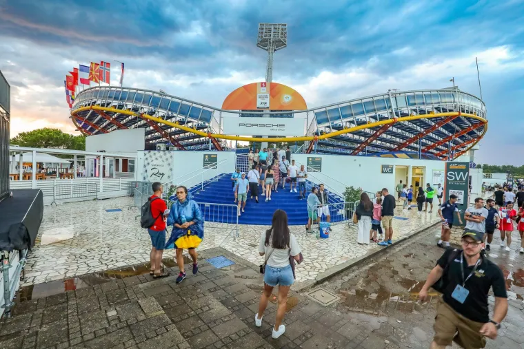 Nevrijeme s obilnom kišom i snažnim vjetrom pogodilo Umag: Pogledajte kako nakon njega izgleda kompleks ATP turnira