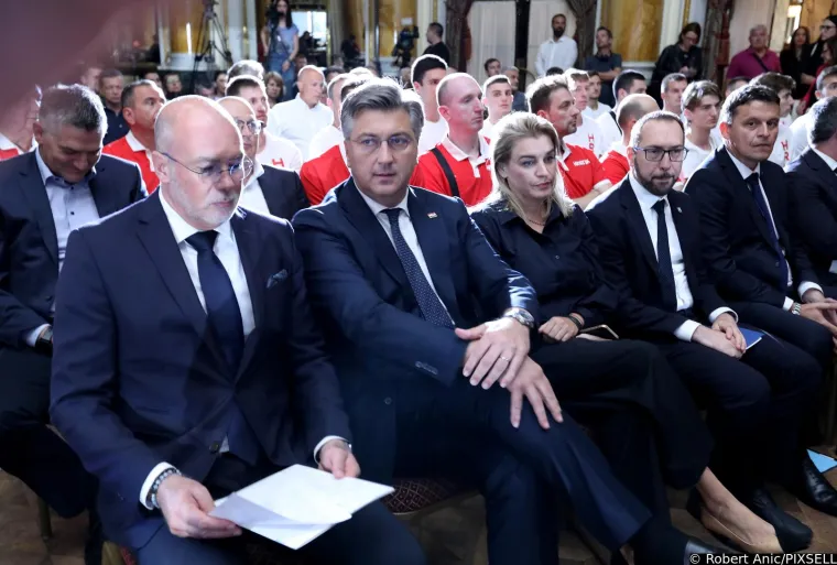 Održana je komemoracija za tvorca europske Cibone: Pogledajte tko se sve pojavio, brojna lica iz svijeta politike i sporta
