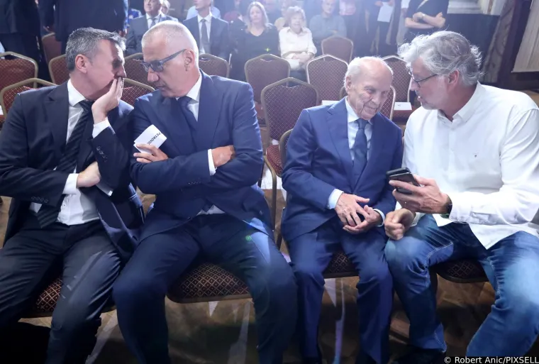 Održana je komemoracija za tvorca europske Cibone: Pogledajte tko se sve pojavio, brojna lica iz svijeta politike i sporta