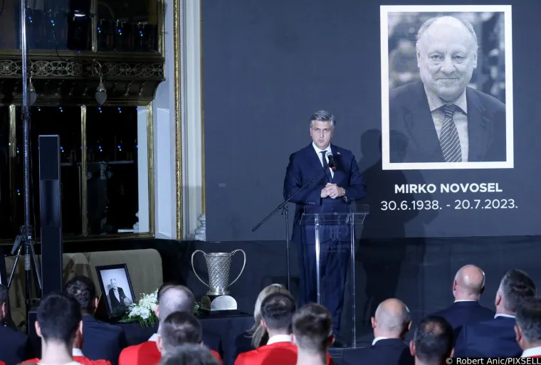 Održana je komemoracija za tvorca europske Cibone: Pogledajte tko se sve pojavio, brojna lica iz svijeta politike i sporta