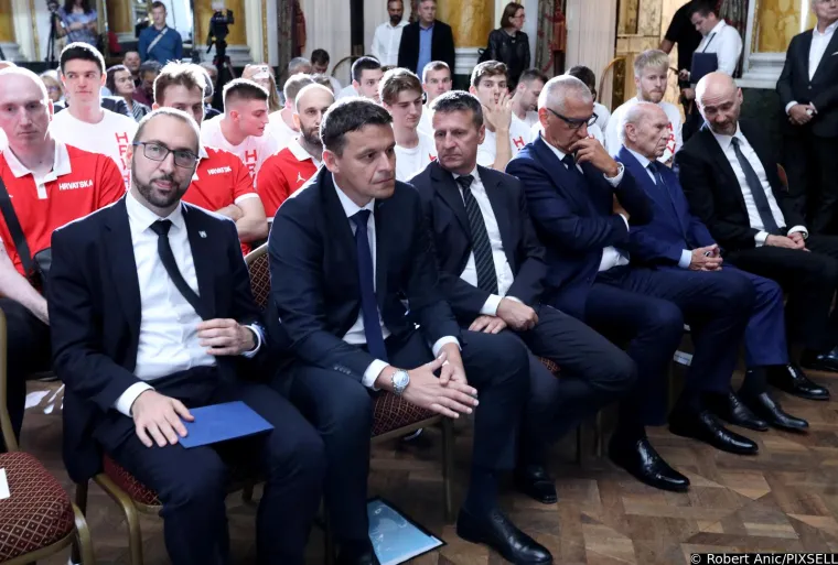 Održana je komemoracija za tvorca europske Cibone: Pogledajte tko se sve pojavio, brojna lica iz svijeta politike i sporta
