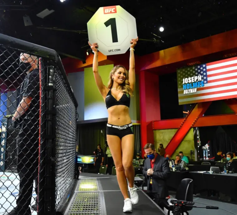 Ona se nimalo ne srami: Vrućom fotografijom u toplesu odlučila riskirati kaznu na dru&scaron;tvenim mrežama