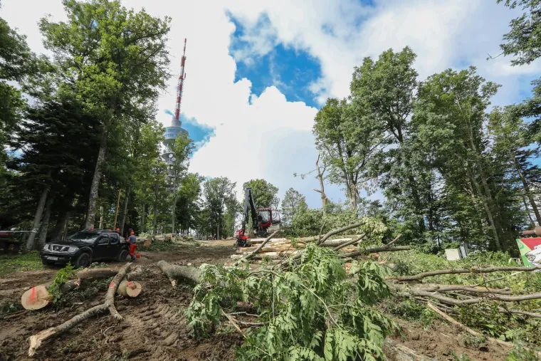 PP Medvednica teško stradao u nevremenu. Na kapelicu nije palo ni jedno stablo: 'U 250 godina ovo nije zabilježeno'