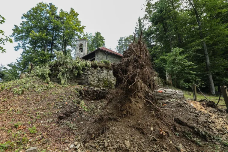 PP Medvednica teško stradao u nevremenu. Na kapelicu nije palo ni jedno stablo: 'U 250 godina ovo nije zabilježeno'