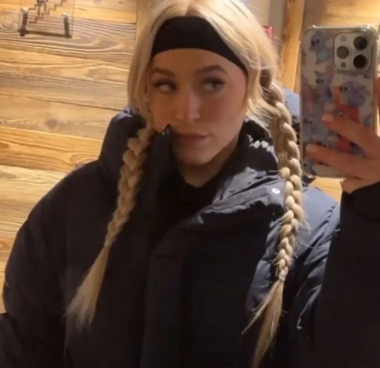 Elle Brooke dan nakon tulumarenja je pokazala kako nije mamurna i koliko dobro podnosi alkohol. A nije da se nije popilo, pilo se na najjače. 