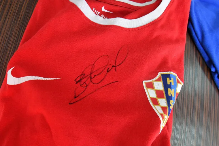 Hrvatski političar se u Čakovcu družio s legendarnim kapetanom Liverpoola: Što je to potpisivao Steven Gerrard?