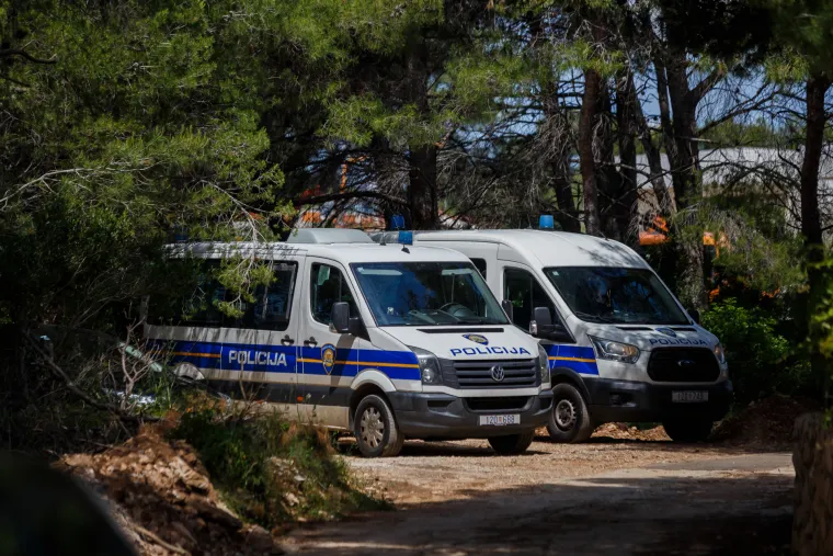 Spaljena zemlja bez znakova života. Ovako izgleda Čiovo koje je jučer prožvakala vatrena stihija