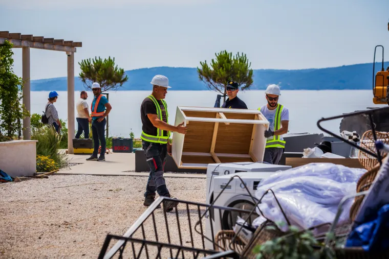 Spaljena zemlja bez znakova života. Ovako izgleda Čiovo koje je jučer prožvakala vatrena stihija
