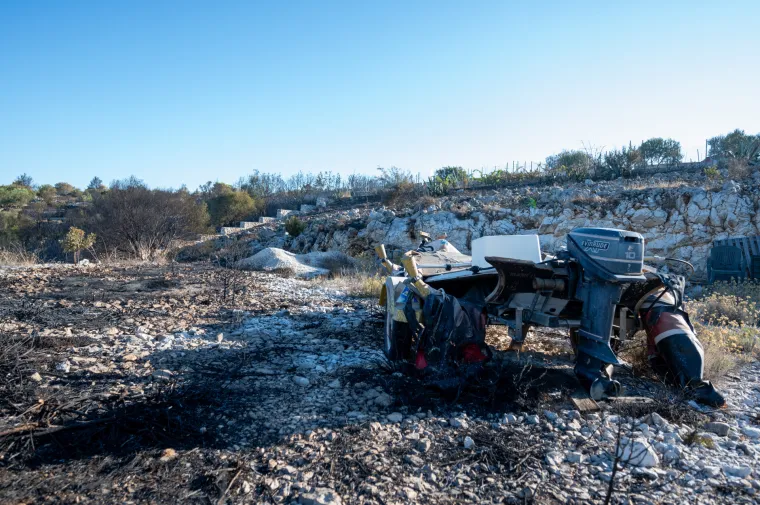 Spaljena zemlja bez znakova života. Ovako izgleda Čiovo koje je jučer prožvakala vatrena stihija