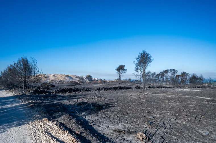 Spaljena zemlja bez znakova života. Ovako izgleda Čiovo koje je jučer prožvakala vatrena stihija