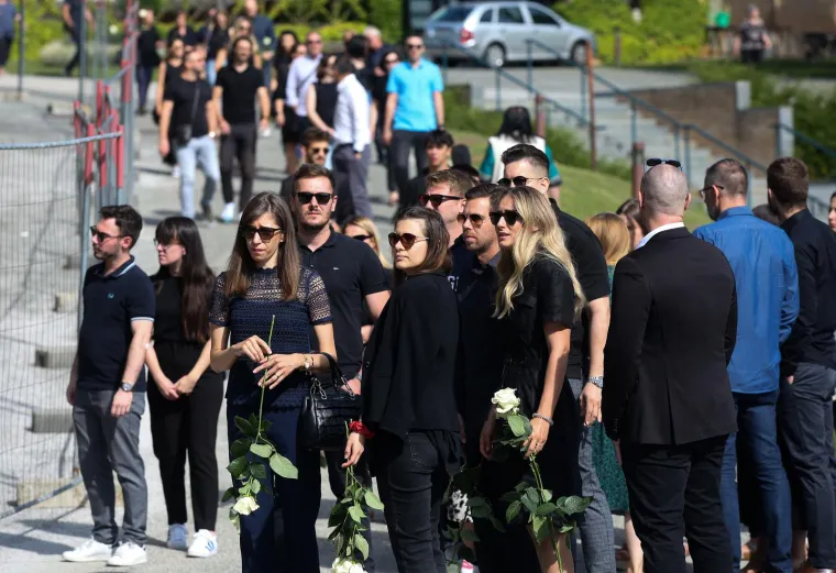 Posljednji ispraćaj Marka Babića na Mirogoju, obitelj i prijatelji se opraštaju uz bijele ruže i posebne pjesme
