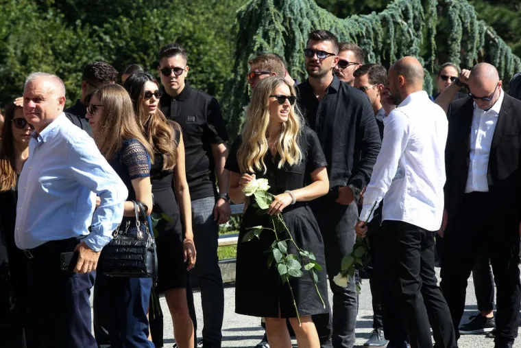 Posljednji ispraćaj Marka Babića na Mirogoju, obitelj i prijatelji se opraštaju uz bijele ruže i posebne pjesme