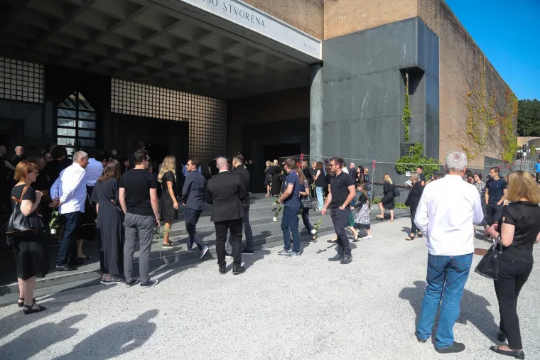 Posljednji ispraćaj Marka Babića na Mirogoju, obitelj i prijatelji se opraštaju uz bijele ruže i posebne pjesme