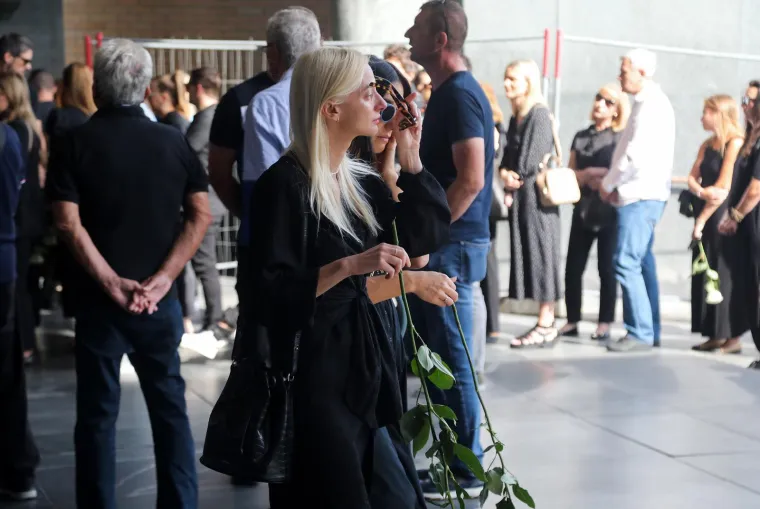 Posljednji ispraćaj Marka Babića na Mirogoju, obitelj i prijatelji se opraštaju uz bijele ruže i posebne pjesme