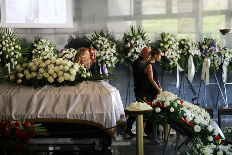 Posljednji ispraćaj Marka Babića na Mirogoju, obitelj i prijatelji se opraštaju uz bijele ruže i posebne pjesme