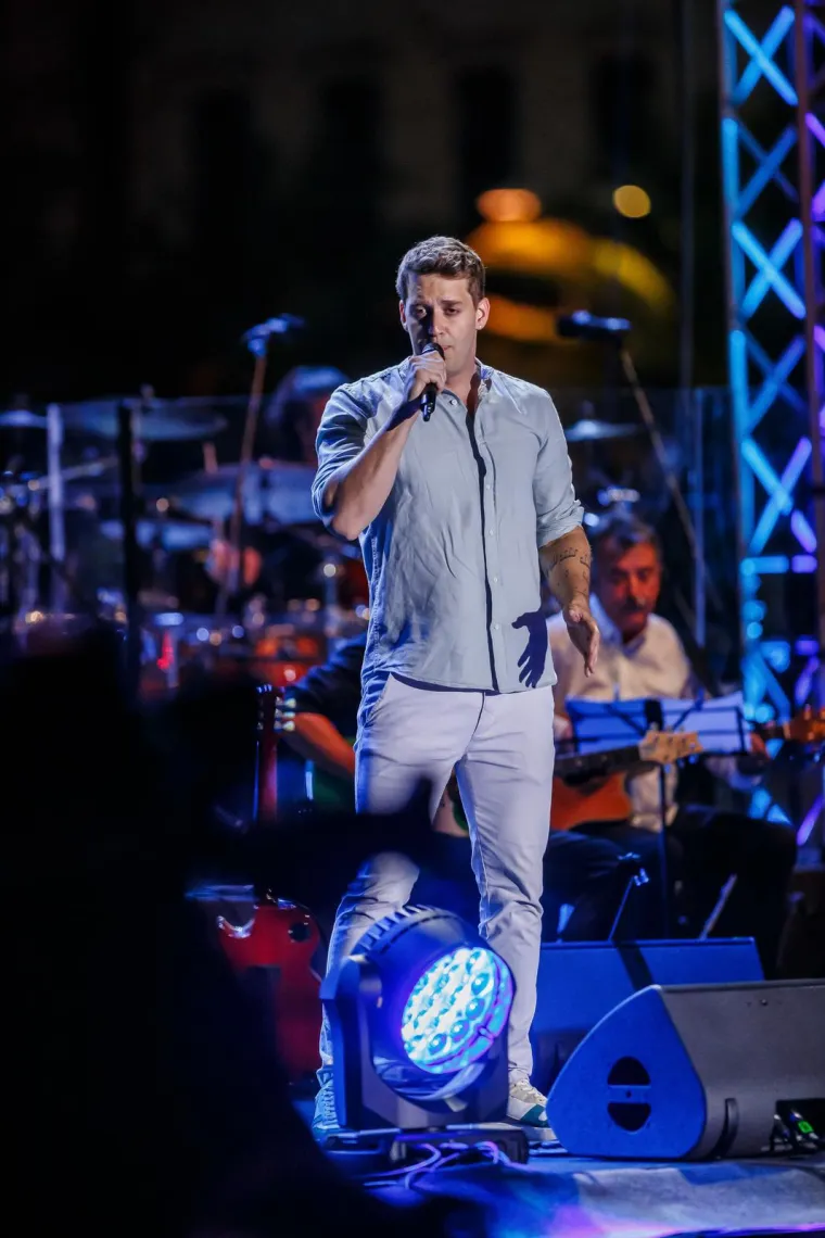 Veličanstveni prizori iz Vele Luke: Pogledajte kako su se tisuće ljudi prisjetile neponovljivog Olivera Dragojevića