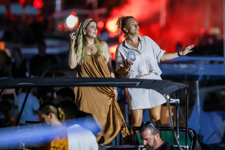 Veličanstveni prizori iz Vele Luke: Pogledajte kako su se tisuće ljudi prisjetile neponovljivog Olivera Dragojevića