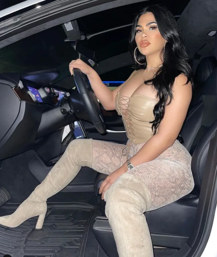 Razbijala je u UFC-u, a sada 'ubija' obožavatelje provokativnim objavama: 'Ilegalno je izgledati ovako'