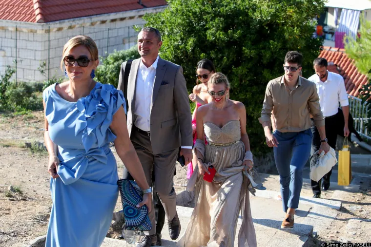 Procurili detalji s vjenčanja NBA zvijezde: Gosti se častili tortom na pet katova, a Petar Grašo došao bez Hane