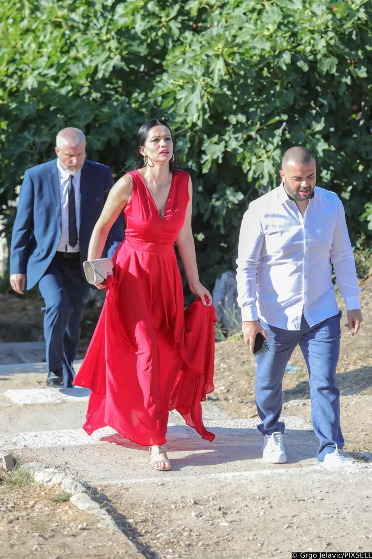 Procurili detalji s vjenčanja NBA zvijezde: Gosti se častili tortom na pet katova, a Petar Gra&scaron;o do&scaron;ao bez Hane