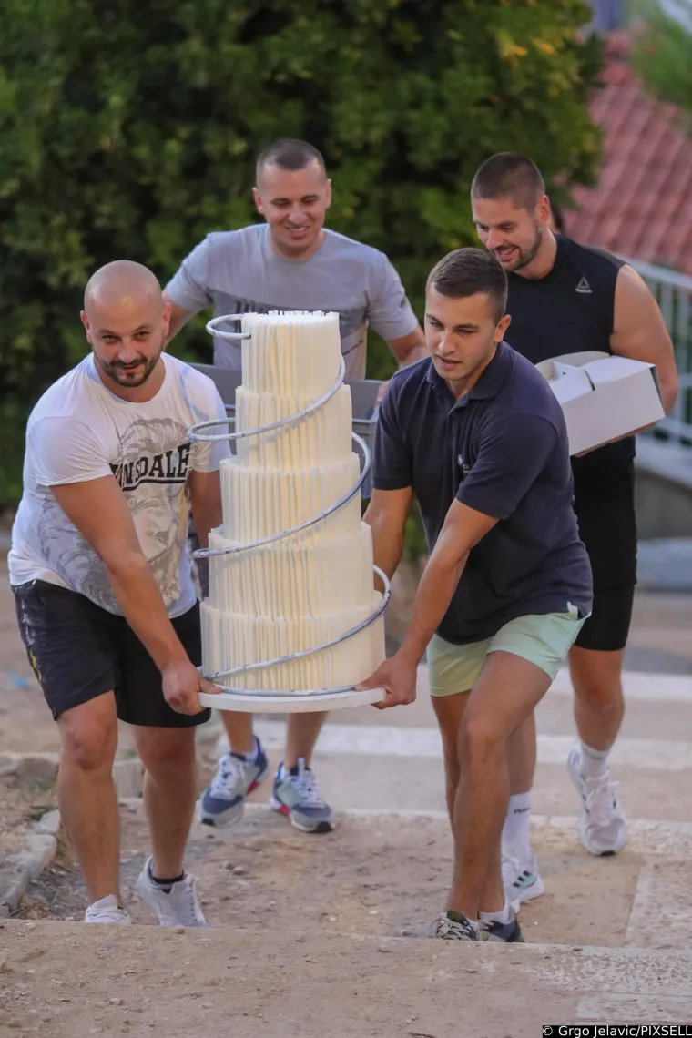 Procurili detalji s vjenčanja NBA zvijezde: Gosti se častili tortom na pet katova, a Petar Gra&scaron;o do&scaron;ao bez Hane