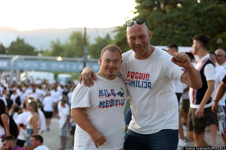 Pogledajte kako su izgledale tribine na Poljudu neposredno pred početak utakmice: Jedan navijač ima i jako zanimljivu poruku