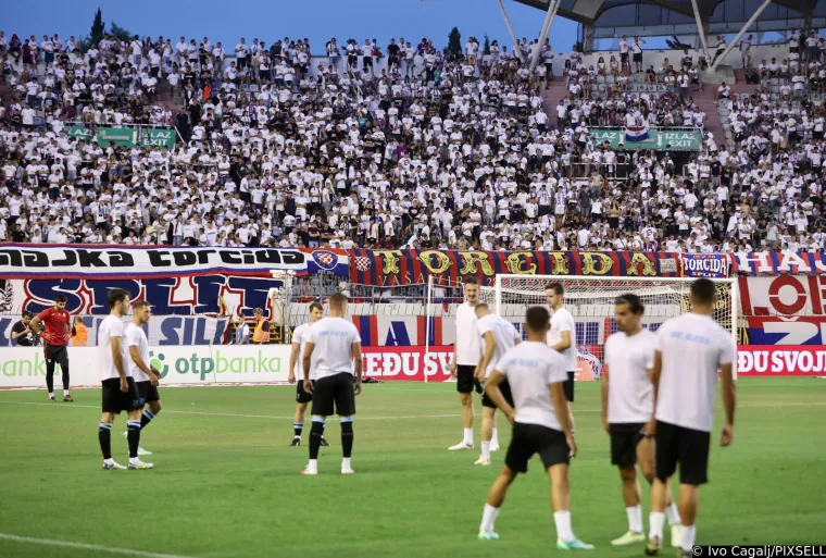 Oho, pa tko je to do&scaron;ao na Poljud? Tu su brojne nogometne face, a jedan je uhvaćen u nezgodnom trenutku