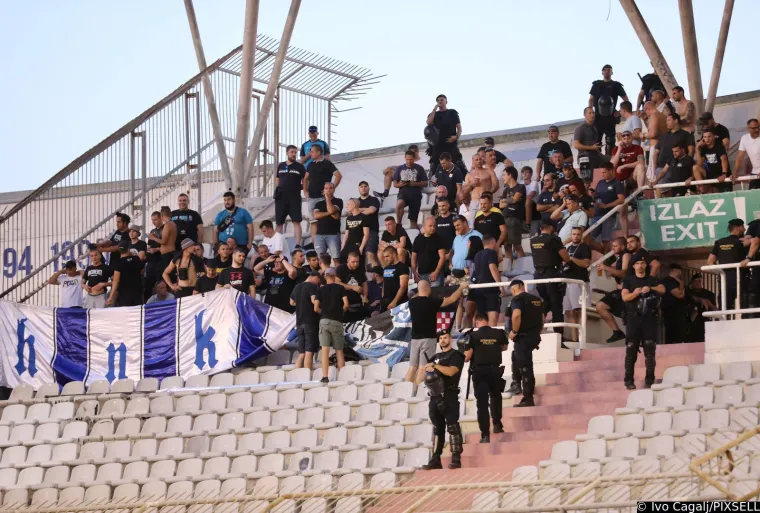 Oho, pa tko je to do&scaron;ao na Poljud? Tu su brojne nogometne face, a jedan je uhvaćen u nezgodnom trenutku