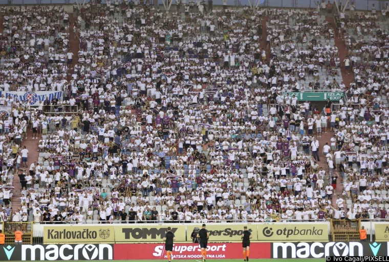 Oho, pa tko je to do&scaron;ao na Poljud? Tu su brojne nogometne face, a jedan je uhvaćen u nezgodnom trenutku