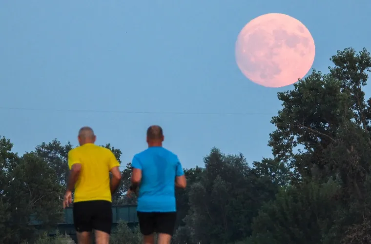 Pojava kakve neće biti još 14 godina. Dva puta u kalendarskom mjesecu pojavljuje se supermjesec. Obasjao Zagreb, Split, Vela Luku...