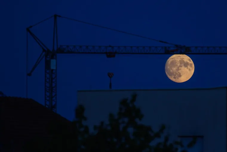 Ako niste uživali u spektakularnom prizoru pogledajte kako je super mjesec obasjao naše gradove