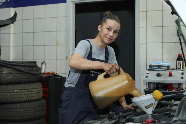 Jao servisu koji pokuša smuljati ovu Vinkovčanku! Automehaničarka je od 14. godine: 'Kad mušterije vide ženu...'
