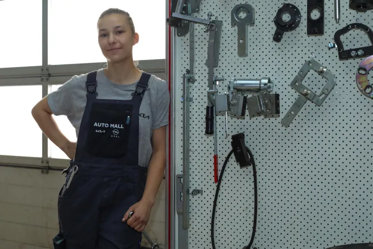 Jao servisu koji poku&scaron;a smuljati ovu Vinkovčanku! Automehaničarka je od 14. godine: 'Kad mu&scaron;terije vide ženu...'