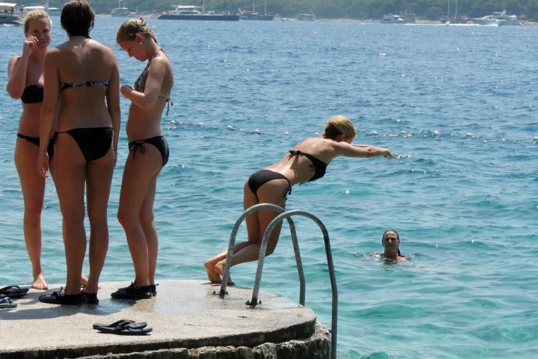 Sada je u fokusu njezin trudnički trbu&scaron;čić, no prije 11 godina svi su slinili nad ovim prizorima mokre Ecije Ivu&scaron;ić