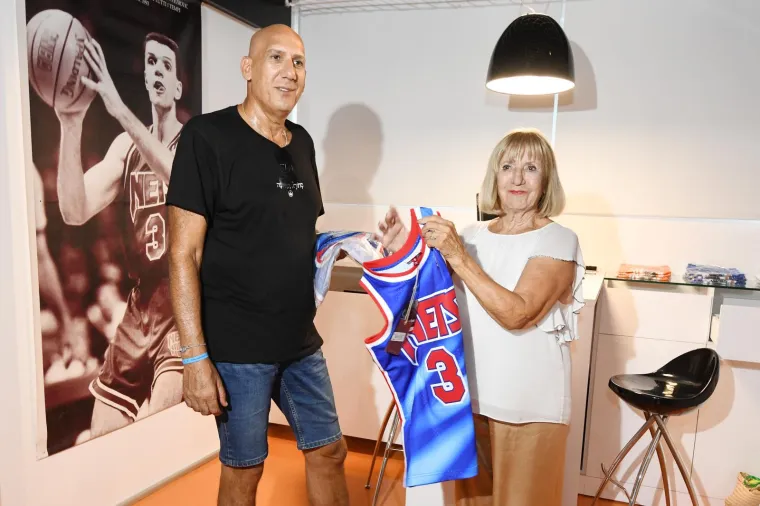 Legendarni ko&scaron;arka&scaron; odao počast Petroviću u &Scaron;ibeniku: 'Danas nema igrača poput Dražena'