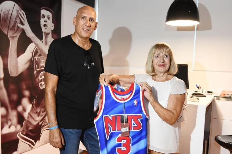 Legendarni ko&scaron;arka&scaron; odao počast Petroviću u &Scaron;ibeniku: 'Danas nema igrača poput Dražena'