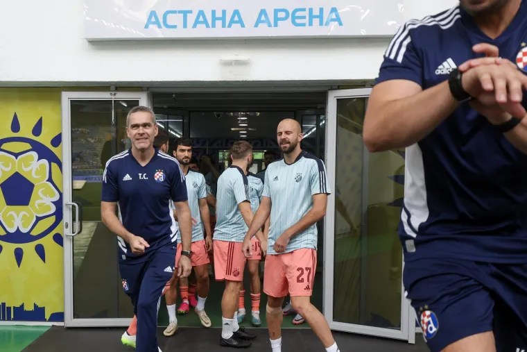 Pogledajte u kakvom društvu predsjednik Dinama gleda utakmicu s Astanom, riječ je o prvoj ženi na toj poziciji