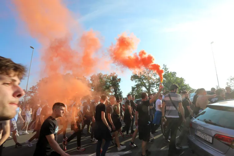 Ovako je to izgledalo prethodnih godina, a nečem sličnom svjedočit ćemo i ove godine: 'Živimo za Rijeku i Hrvatsku'