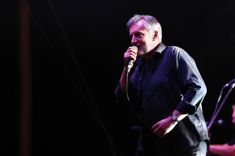 Škoro kao u dobre stare dane održao koncert. Slavio dan župe u Sesvetama, stigao i Mate Bulić