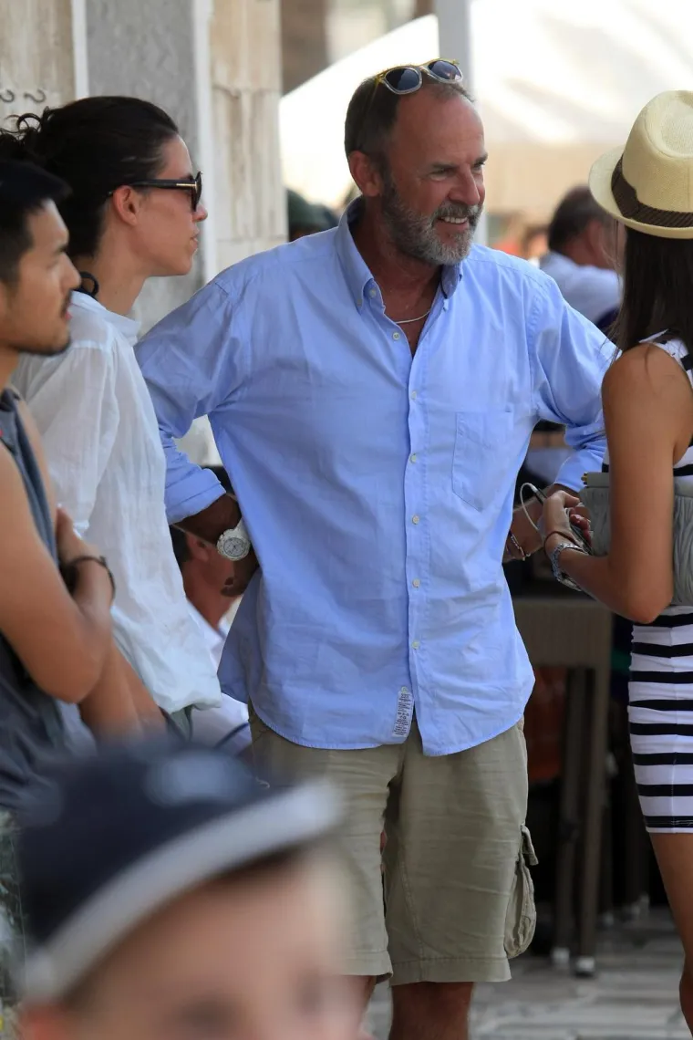 Strastveni je ljubitelj arhitekture, u kojoj uživa projektirajući do detalja, kao i jedrenja, gdje je bio skiper i proputovao Mediteran. Kratko se oku&scaron;ao i u ugostiteljstvu, a smatra da bi o svakom dijelu svog života mogao napisati knjigu.