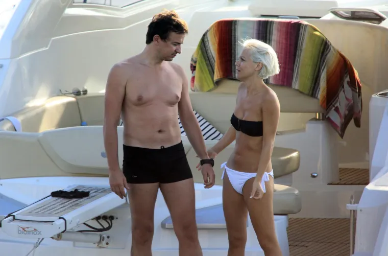 &Scaron;uput i njezin tada&scaron;nji dečko nisu skidali ruke jedno s drugoga, a o Majinu presvlačenju bikinija danima se pričalo