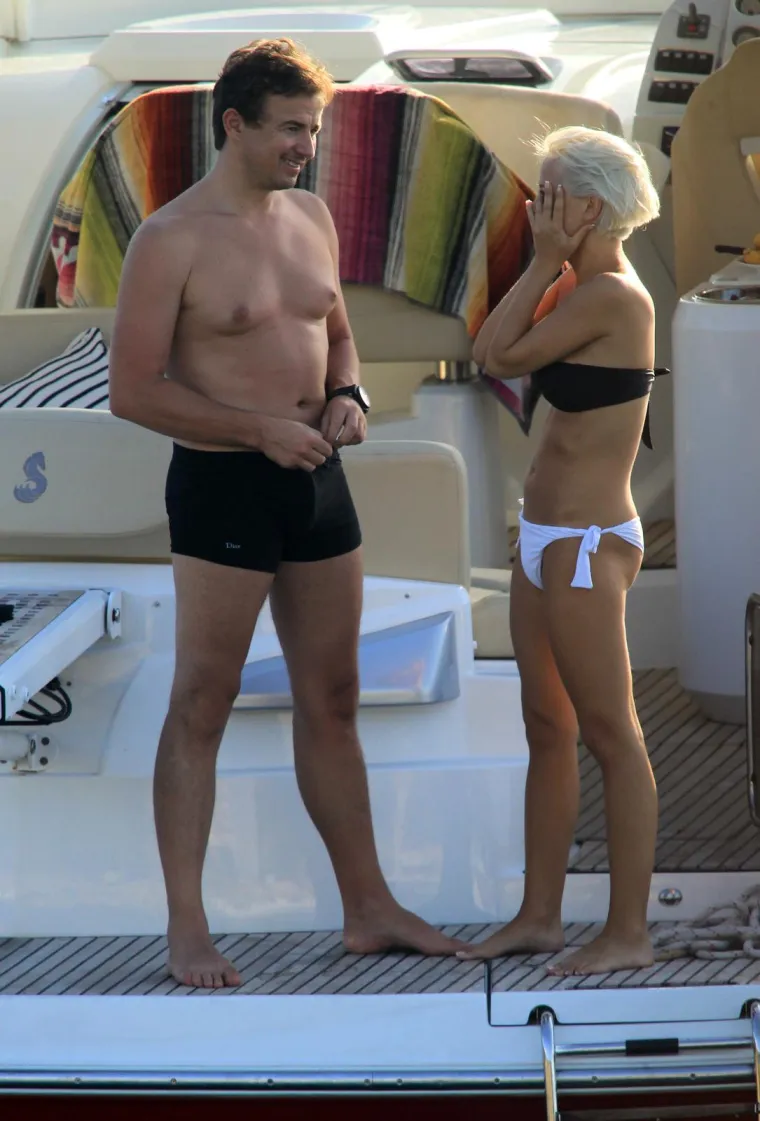 &Scaron;uput i njezin tada&scaron;nji dečko nisu skidali ruke jedno s drugoga, a o Majinu presvlačenju bikinija danima se pričalo