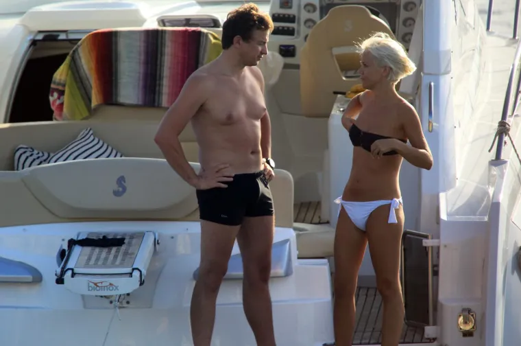 &Scaron;uput i njezin tada&scaron;nji dečko nisu skidali ruke jedno s drugoga, a o Majinu presvlačenju bikinija danima se pričalo