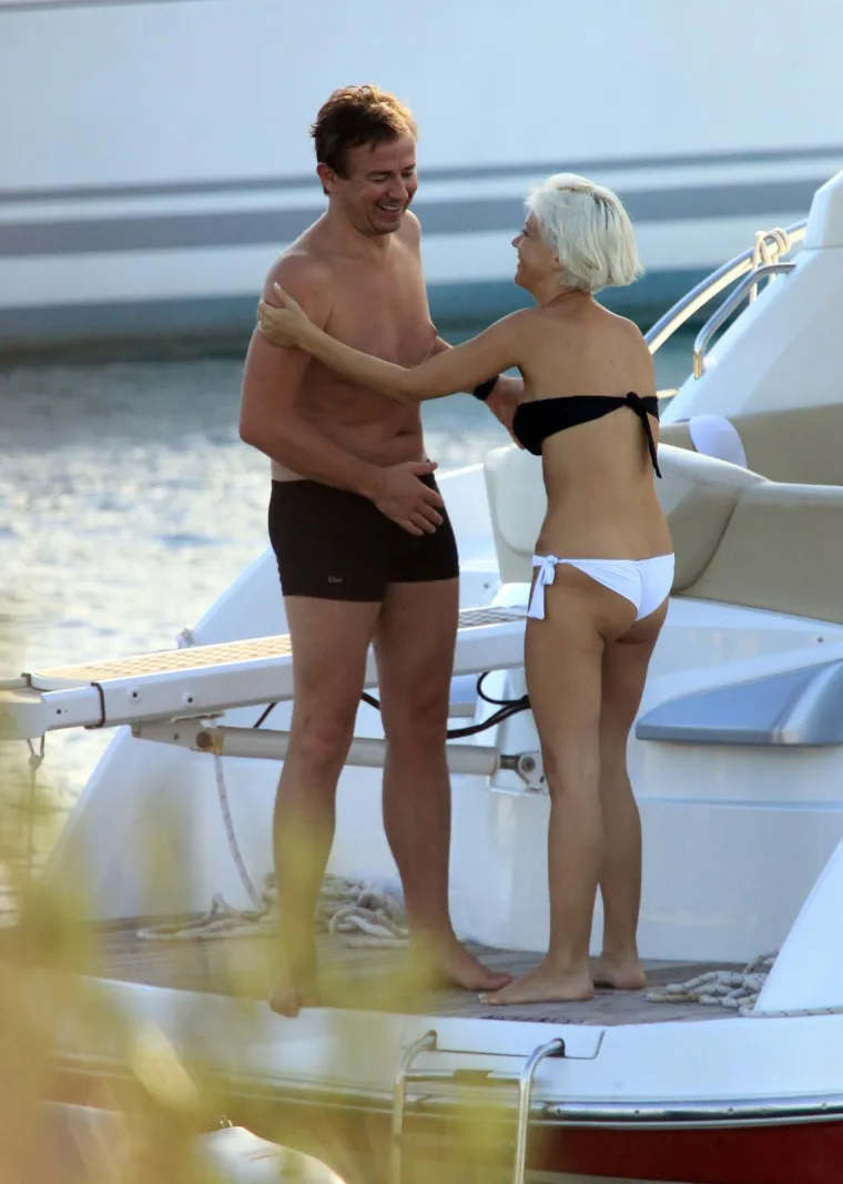 &Scaron;uput i njezin tada&scaron;nji dečko nisu skidali ruke jedno s drugoga, a o Majinu presvlačenju bikinija danima se pričalo