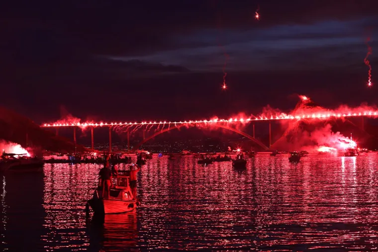 Ovako je to izgledalo prethodnih godina, a nečem sličnom svjedočit ćemo i ove godine: 'Živimo za Rijeku i Hrvatsku'