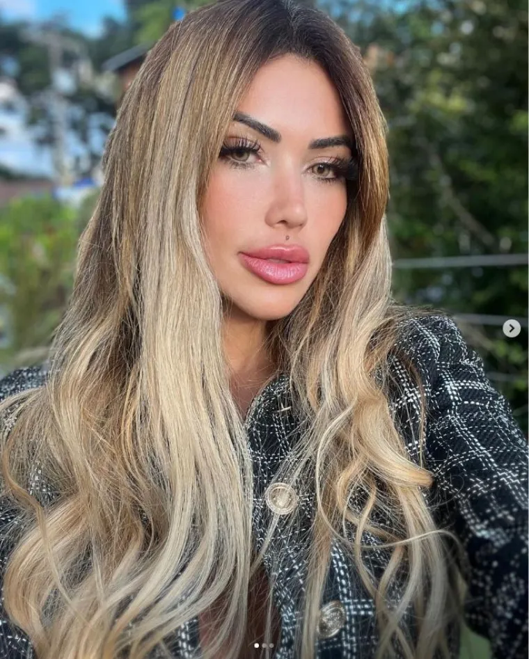 Par koji je zajedno 18 mjeseci vjeruje da je to iskustvo ojačalo njihovu vezu. Upoznali su se dok je Cris pozirala za naslovnice muških časopisa, uključujući Playboy Australia. Unatoč tome što ona zarađuje 197.000 funti mjesečno na OnlyFansu i platformama s 18+ sadržajima, Cris je bilo neugodno biti gola pred kamerama sa svojim dečkom.
