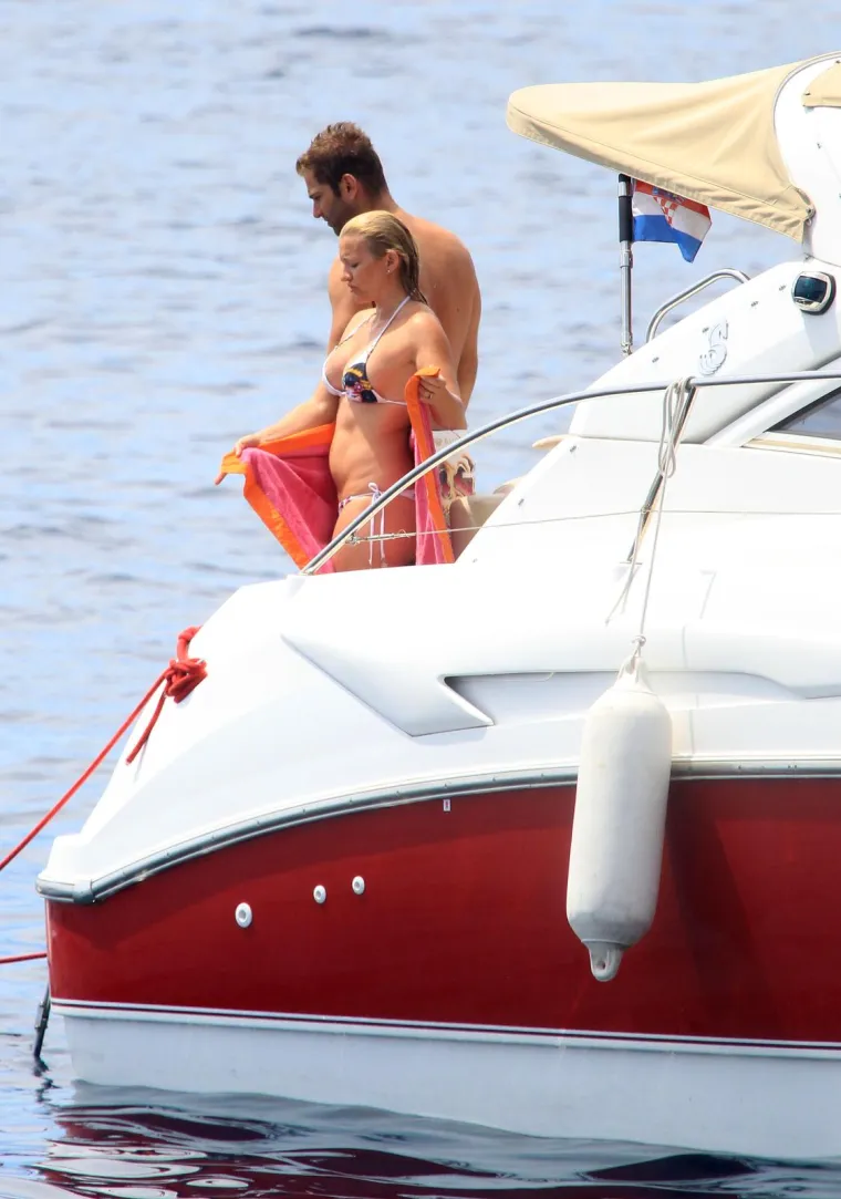 Prije 14 godina Snježana nije skidala ruke s tada&scaron;njeg supruga, a skokovi u more bili su melem za oči